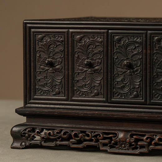 清 红木紫檀工满雕西番莲纹四屉十六格文房箱 商品图1