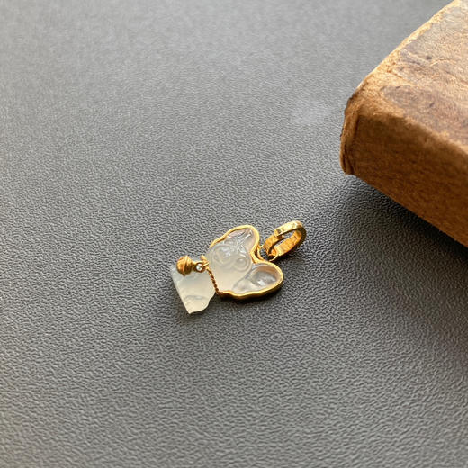 冰种翡翠小狗吊坠18k黄金镶嵌 商品图0