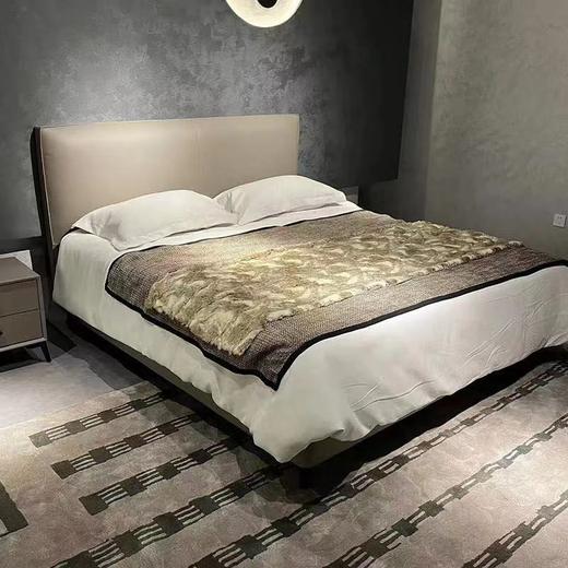 欧瑞驰床简 进口头层黄牛皮/实不边板/10分钢木排骨架[免费送装，偏远地区除外] 商品图1