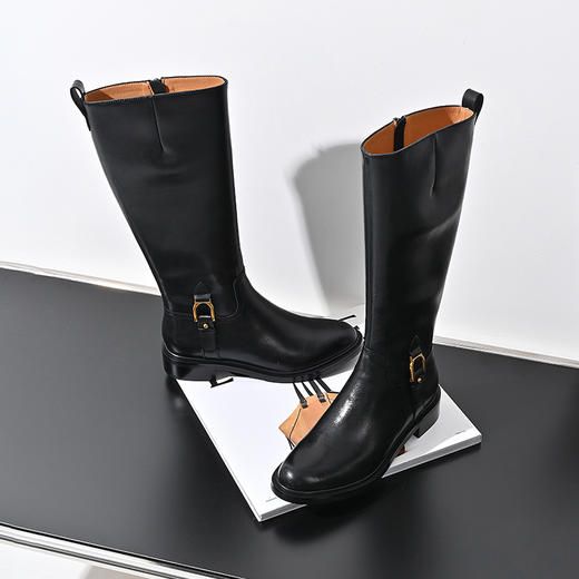 2023经典鲨女鞋新款锁扣尖头女士真皮长靴KW198-358291 商品图1