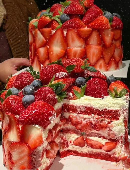 黑巢-黑巢-九九草莓盛宴蛋糕生日蛋糕 商品图1