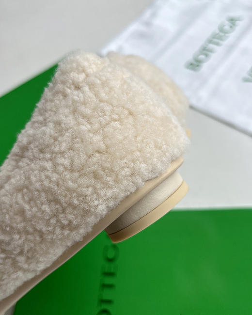 7折 BV家 奶里奶气氛围感毛毛鞋 一脚蹬乐福鞋 3色 BZ1110 商品图12