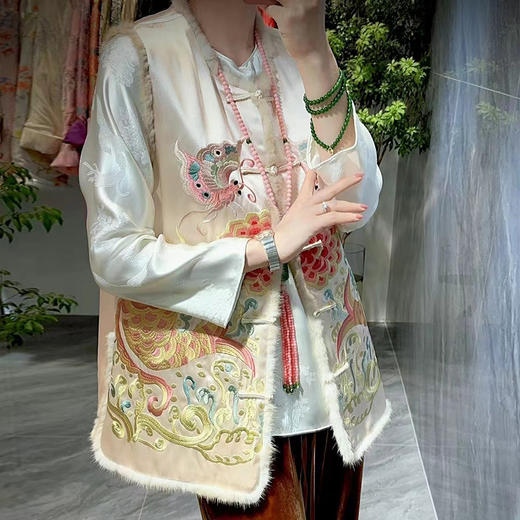 KDS-2328醋酸棉马甲女新中式中国风锦鲤刺绣马夹夹棉保暖坎肩 商品图2