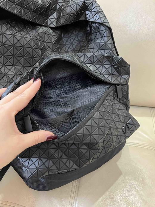 420-4 快闪巨折‼️三宅 zui轻zui无感的背囊  磨砂布纹几何拼接超轻双肩包 商品图3