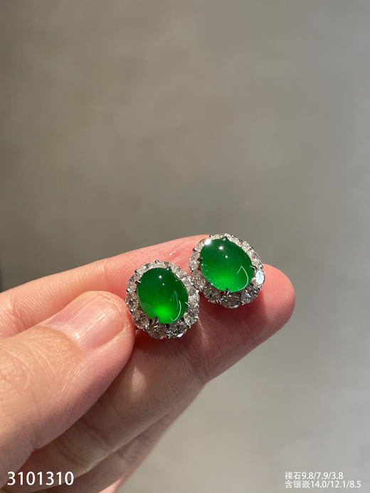 玻璃种艳绿蛋面耳钉【3101310】具体价格微信咨询 商品图8