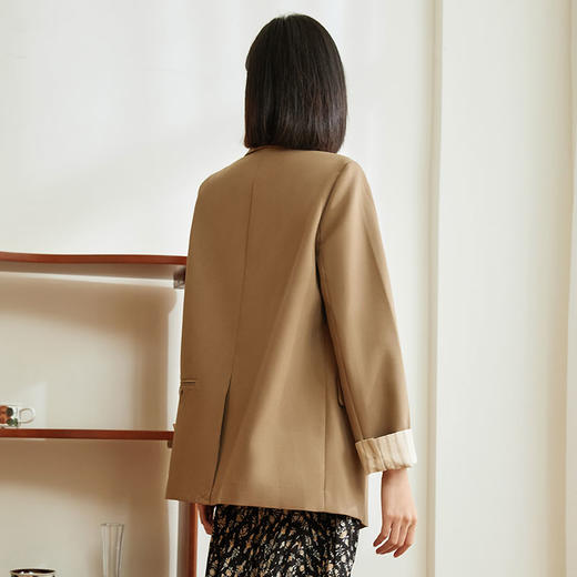 玳莎双排扣高级感纯色西装女2023年秋季新款职场通勤翻袖设计外套  DC37307 商品图3