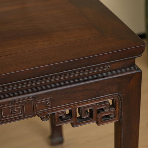 清 红木束腰马蹄腿拐子纹画桌 商品图3