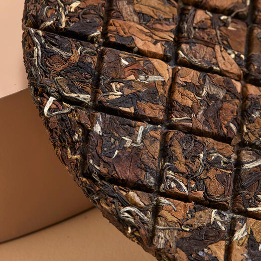 八马茶叶 福建福鼎白茶白牡丹2017年原料紧压手掰饼茶高端茶 商品图5