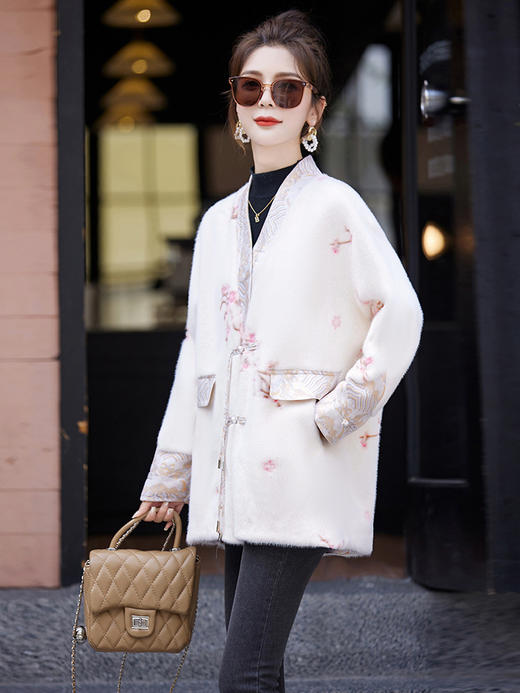 遮肉显瘦，气质时尚拼接印花V领新中式风毛呢外套HR-WX979 商品图0