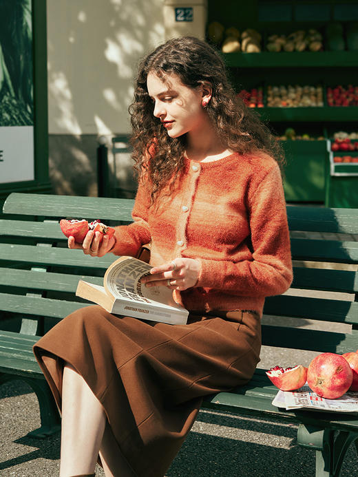 OLrain欧芮儿渐变套头毛衣女春季2025年新款宽松珍珠扣毛织外套 商品图0