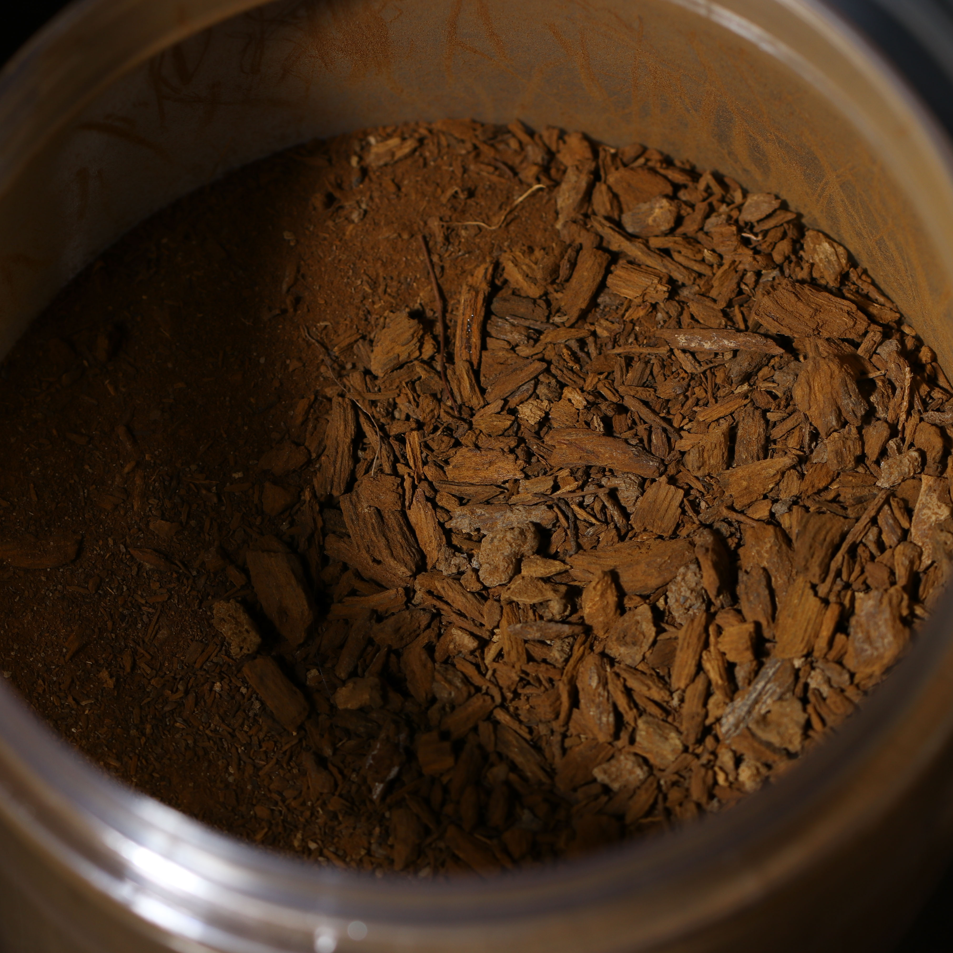 AN1013-2-Z2  越南富森红土沉水碎料粉  5克装