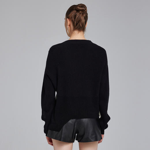 NG643斯尔丽2023秋季新款设计感撞色边不对称显瘦百搭圆领毛衫上衣 商品图1