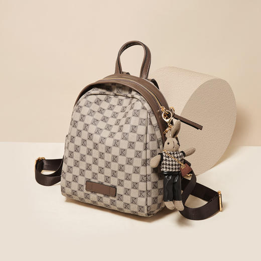 Safiya/索菲娅2023新款时尚旅游印花双肩包小熊感女式手拿包包SF900357Y 商品图0