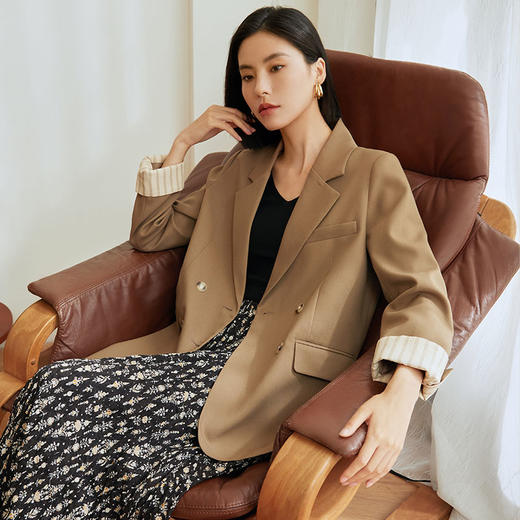 玳莎双排扣高级感纯色西装女2023年秋季新款职场通勤翻袖设计外套  DC37307 商品图2