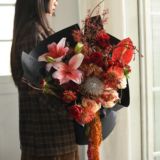 《摩登时代》复古红色系花束 商品图2