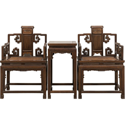 清 红木三攒靠背攒接拐子纹扶手椅（两椅一几） 商品图5