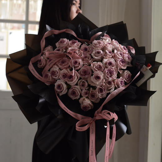 《乌梅》曼塔爱心形花束 商品图4