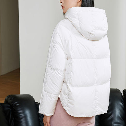 玳莎白鸭绒加厚羽绒服女2023冬季新款白色简约连帽插肩袖外套   DD41306 商品图3
