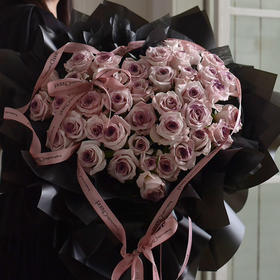 《乌梅》曼塔爱心形花束