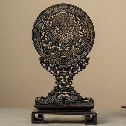 清 玉雕龙纹圆形插屏紫檀透雕云纹座 商品图0