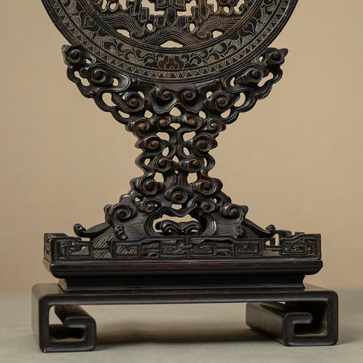 清 玉雕龙纹圆形插屏紫檀透雕云纹座 商品图3