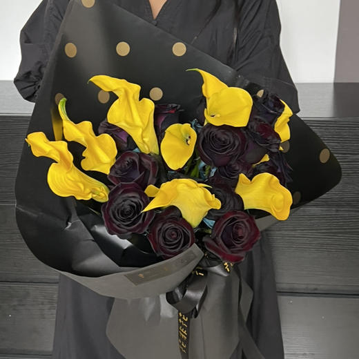 《黑骑士》黑玫瑰，黄色马蹄莲花束 商品图5