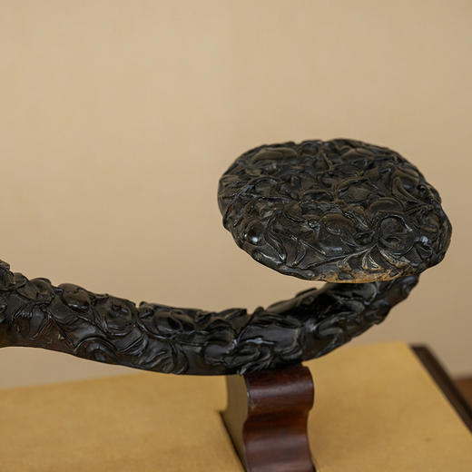 清 墨玉透雕桃纹如意及红木宝笼 商品图2