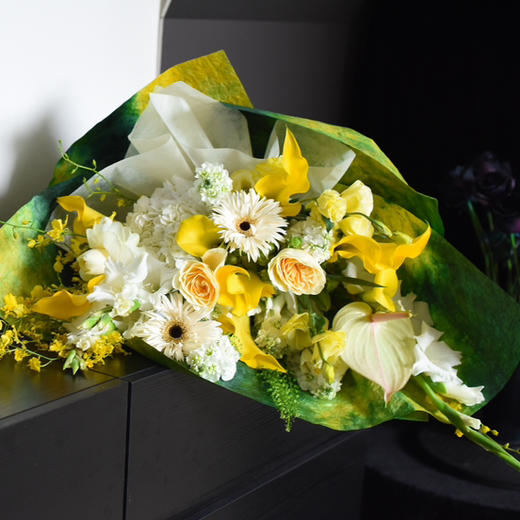 《芳华岁月》黄绿色花束 商品图3