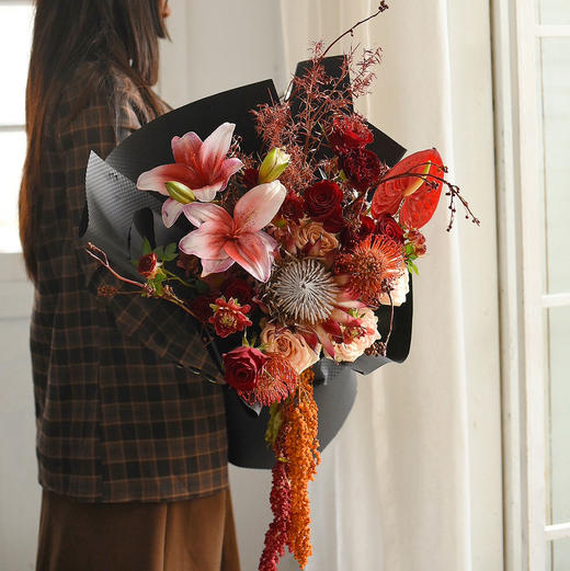 《摩登时代》复古红色系花束 商品图3