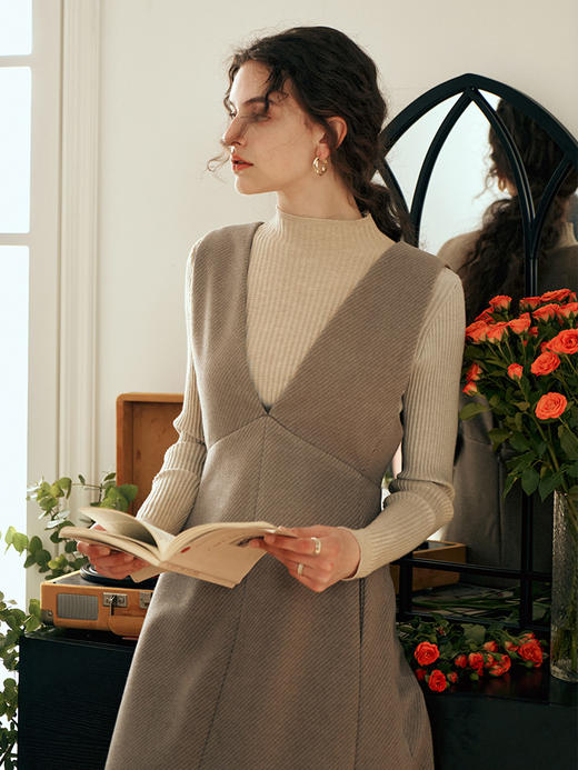 OLrain欧芮儿法式奶茶色针织衫女春季2025新款套头修身百搭打底衫 商品图0