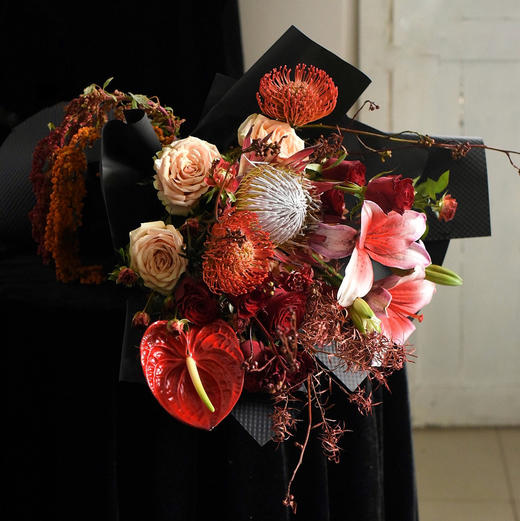 《摩登时代》复古红色系花束 商品图8