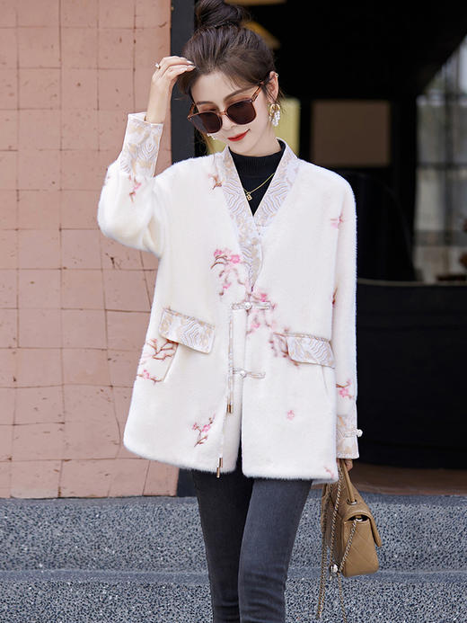 遮肉显瘦，气质时尚拼接印花V领新中式风毛呢外套HR-WX979 商品图3