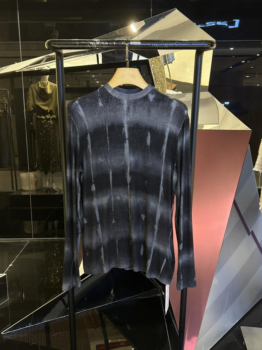 虚格印花长袖T恤 商品图1