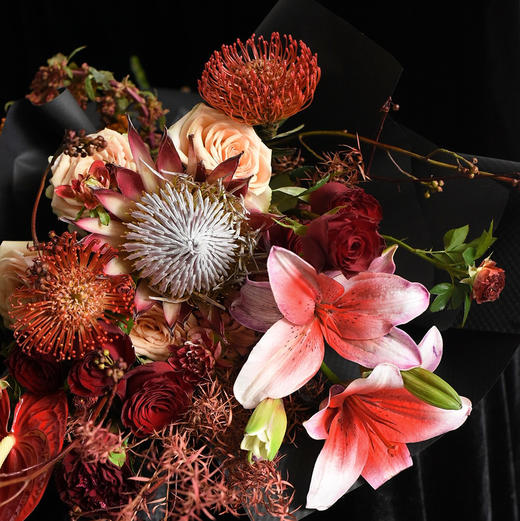 《摩登时代》复古红色系花束 商品图5