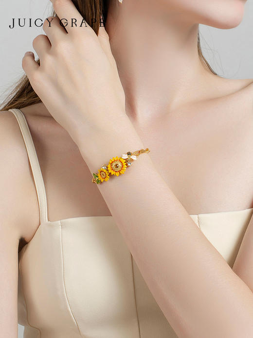 【超值秒杀】Juicy Grape原创轻奢甜美珐琅向日葵花朵手镯手链新女生生日礼物 商品图3