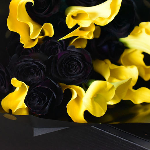 《黑骑士》黑玫瑰，黄色马蹄莲花束 商品图6