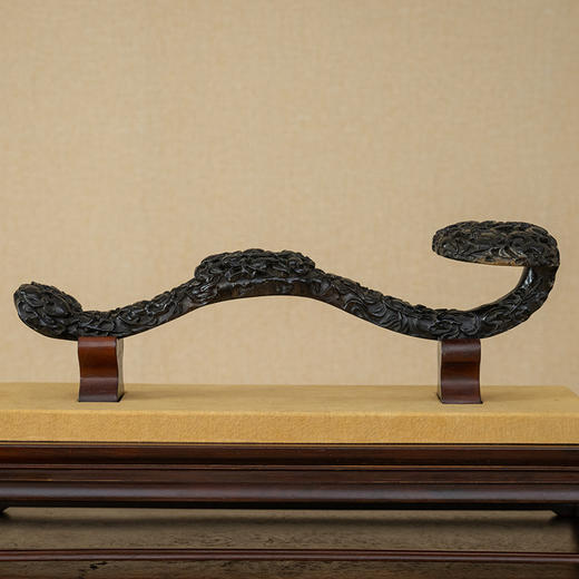 清 墨玉透雕桃纹如意及红木宝笼 商品图1