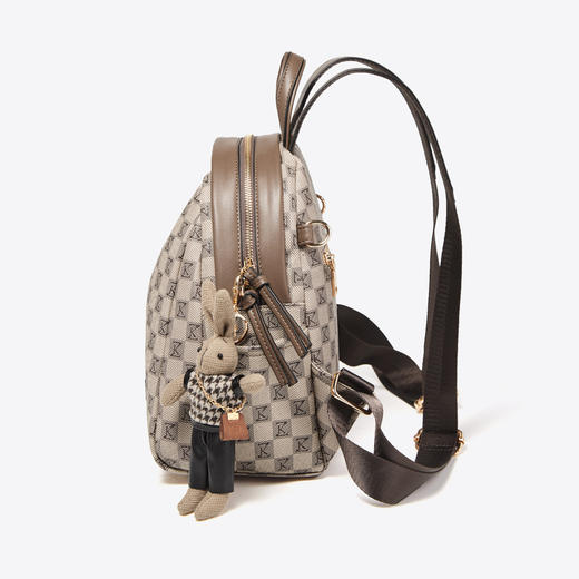 Safiya/索菲娅2023新款时尚旅游印花双肩包小熊感女式手拿包包SF900357Y 商品图4