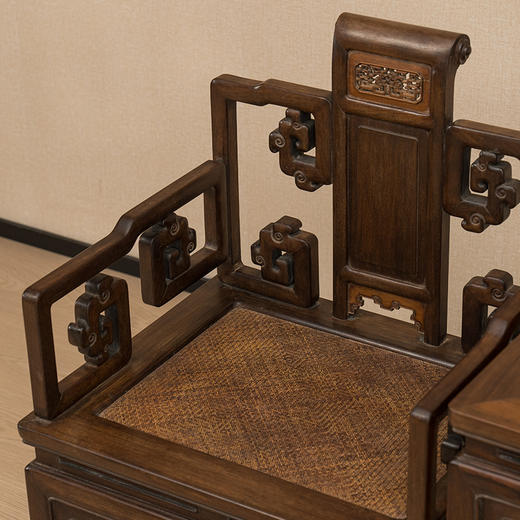 清 红木三攒靠背攒接拐子纹扶手椅（两椅一几） 商品图1