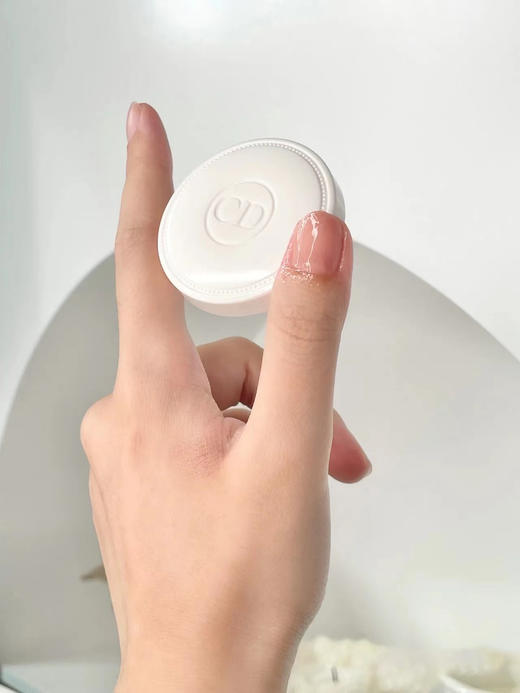  【10.14 王炸割肉价】Dior 甜杏护甲膏霜 强化指甲滋养修护乳防倒刺8g（最新版无底标无内盖） 商品图2