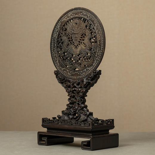 清 玉雕龙纹圆形插屏紫檀透雕云纹座 商品图4