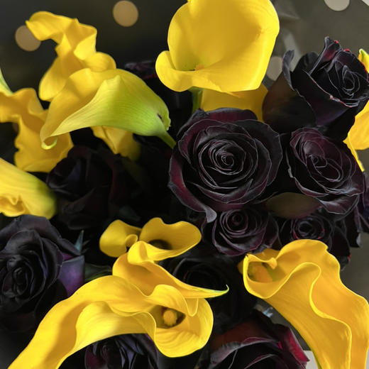 《黑骑士》黑玫瑰，黄色马蹄莲花束 商品图2