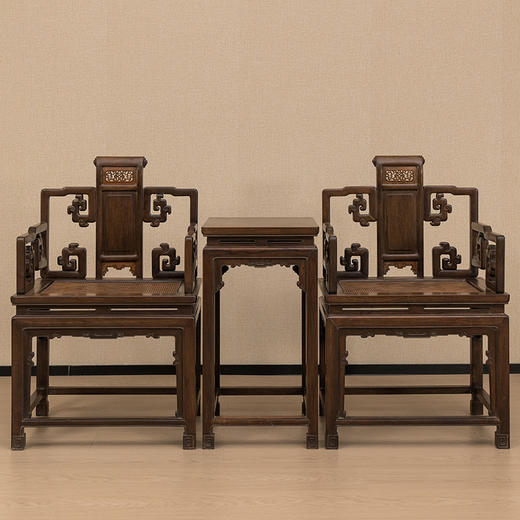 清 红木三攒靠背攒接拐子纹扶手椅（两椅一几） 商品图0