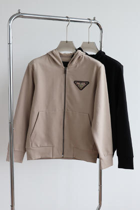 基本都卡其色勒 P.R.D 章仔花纹3角标 宽松拉链帽衫 WY741