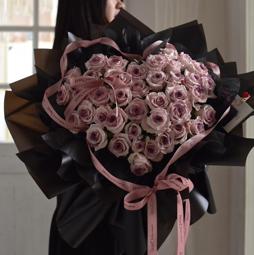 《乌梅》曼塔爱心形花束 商品图1