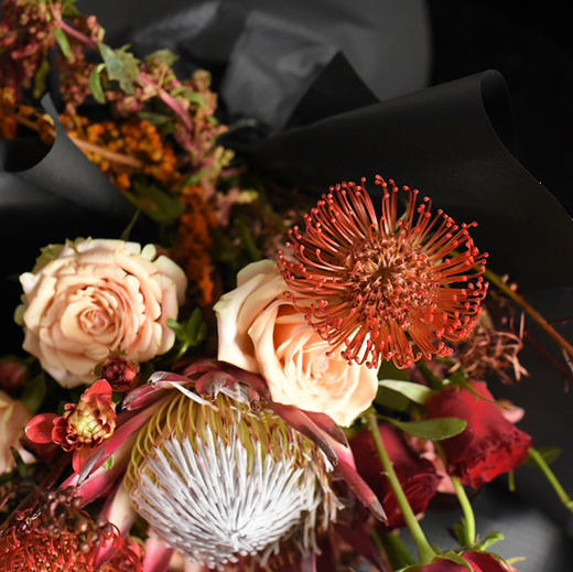 《摩登时代》复古红色系花束 商品图7