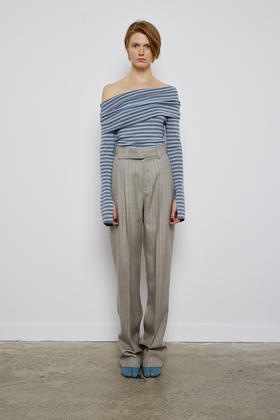 条纹翻领一字肩毛衣