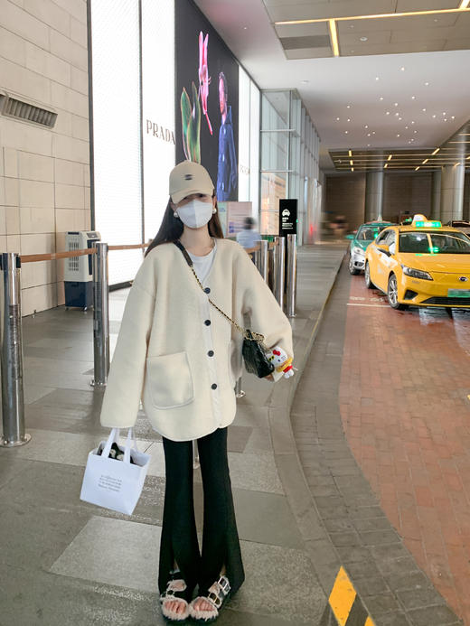 <曾小咸推荐> 【出街公式】羊羔毛V领外套+开叉裤子 商品图5