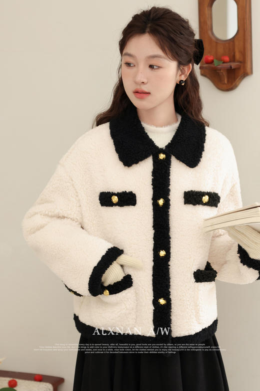 鹿向南《绒感微光》浅杏色短外套LXN32291 商品图5