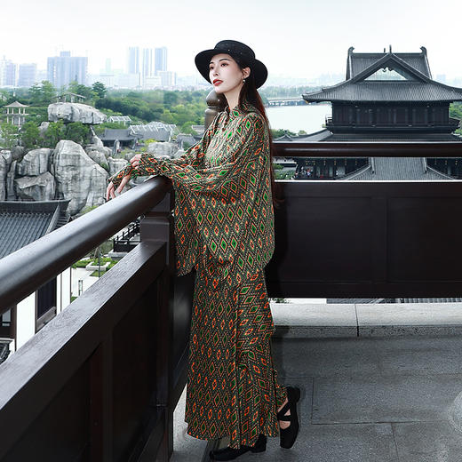 异域凝香上衣半裙套装 | 性价比超高 一套699 | 现货加急发 商品图1